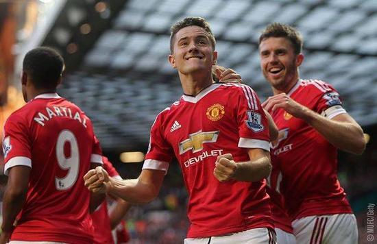 所面临的严 所面临的严